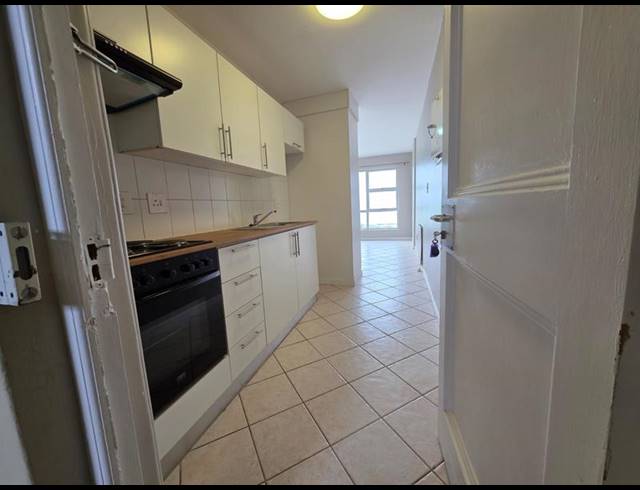 1 BEDROOM PROPERTY TO RENT IN BLOUBERG BEACHFRONT